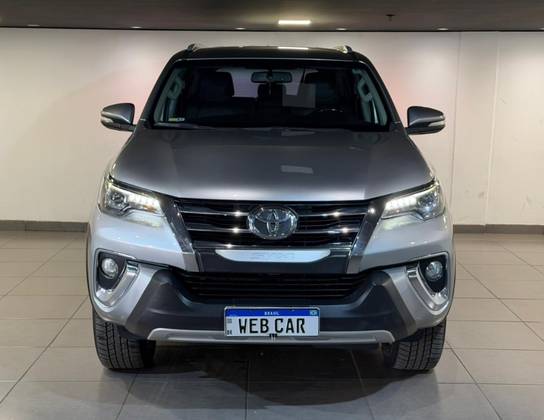 TOYOTA HILUX SW4 2.8 SRX 4X4 16V TURBO INTERCOOLER DIESEL 4P AUTOMÁTICO